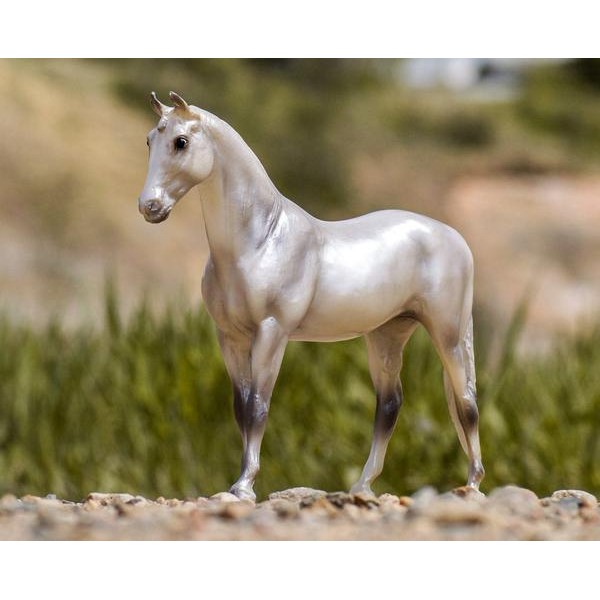 Игрушка Тракенер жемчужно-серый, Breyer США, код 960